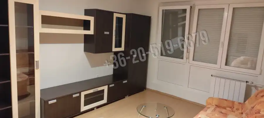 eladó panellakás, Paks