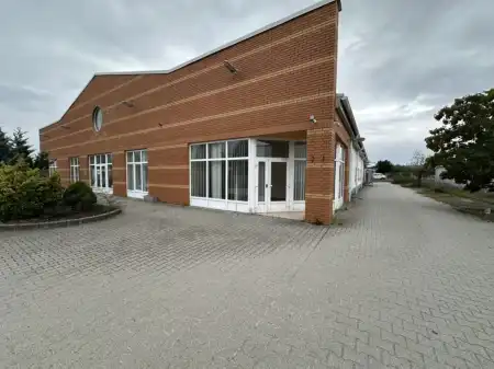 Kiadó iroda, Paks 906 m² 8.54 M Ft/hó