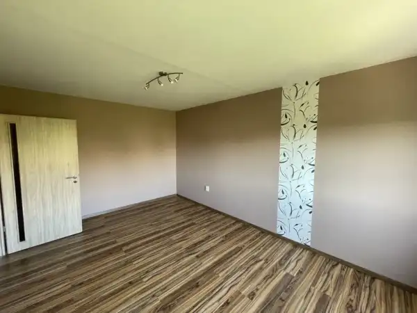 Kiadó újszerű panellakás, Paks 2 szoba 52 m² 130 E Ft/hó